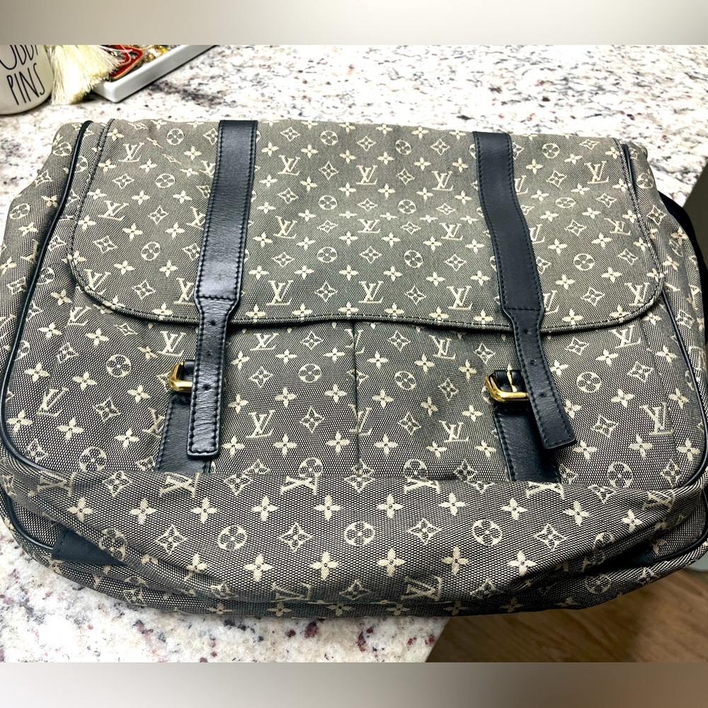 Louis Vuitton Messenger Bag